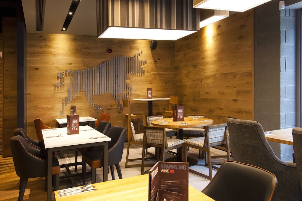 Premier Inn Halifax Town Centre 5