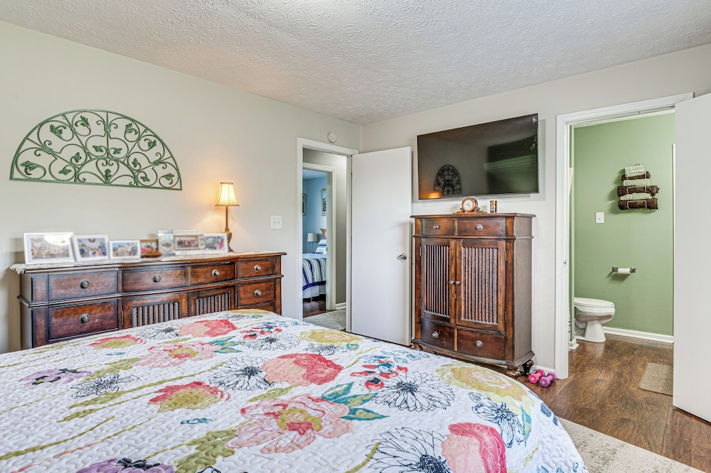 12 Mi to Indianapolis Motor Speedway: Home w/ Deck