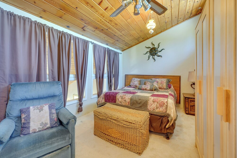 Auburn Cottage w/ Patios & Garden - 3 Mi to Town!