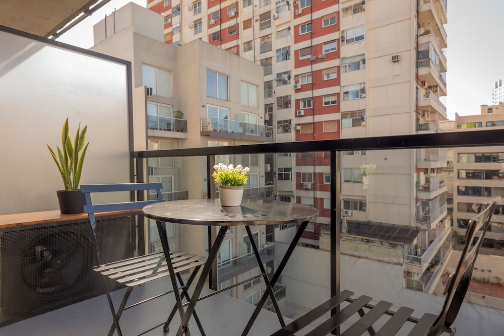 Local Stunning Gem in heart Palermo P6C