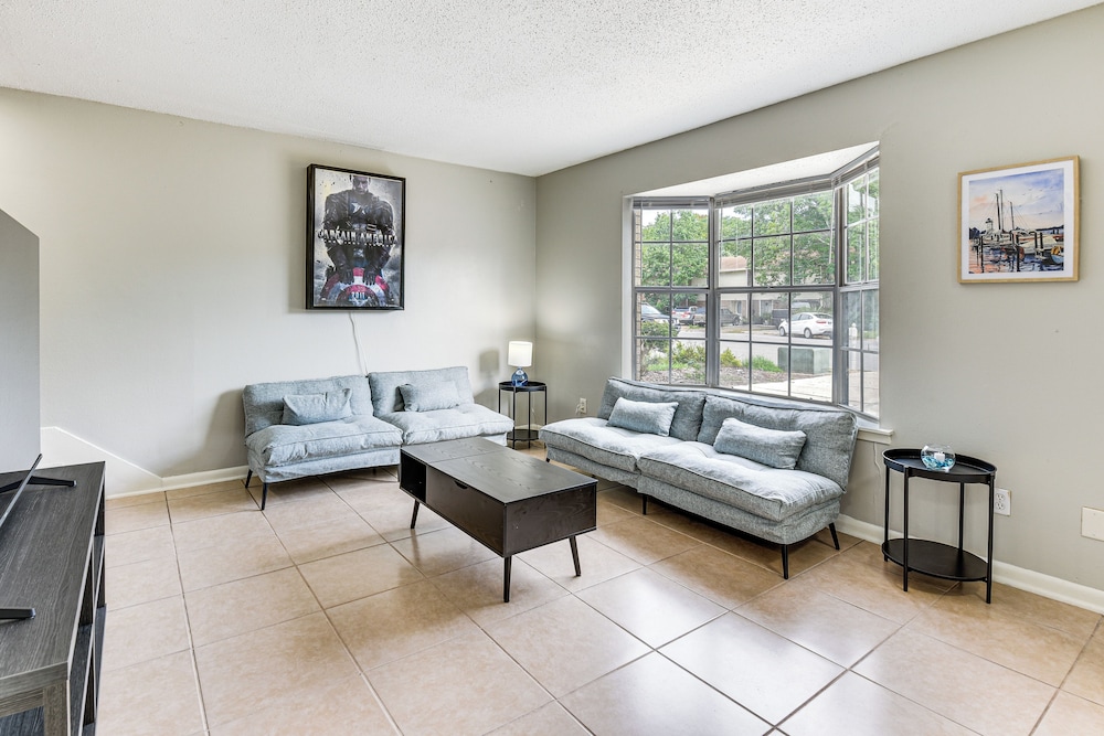 2 Mi to Garniers Beach Park: Pet-friendly FWB Home