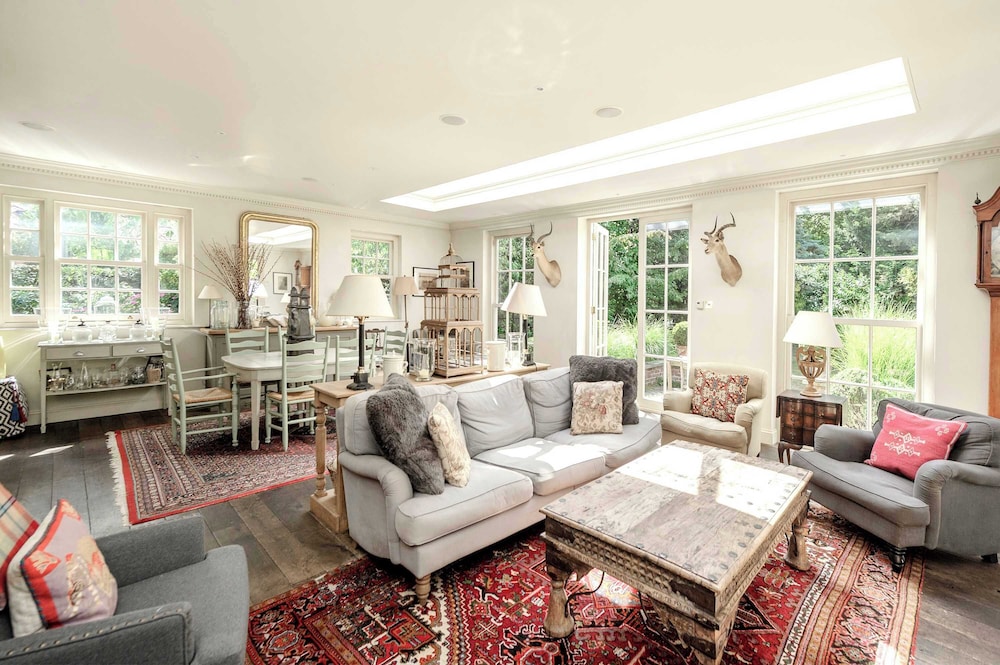 Beautiful Family Home w/ Garden & Pool - Wimbledon