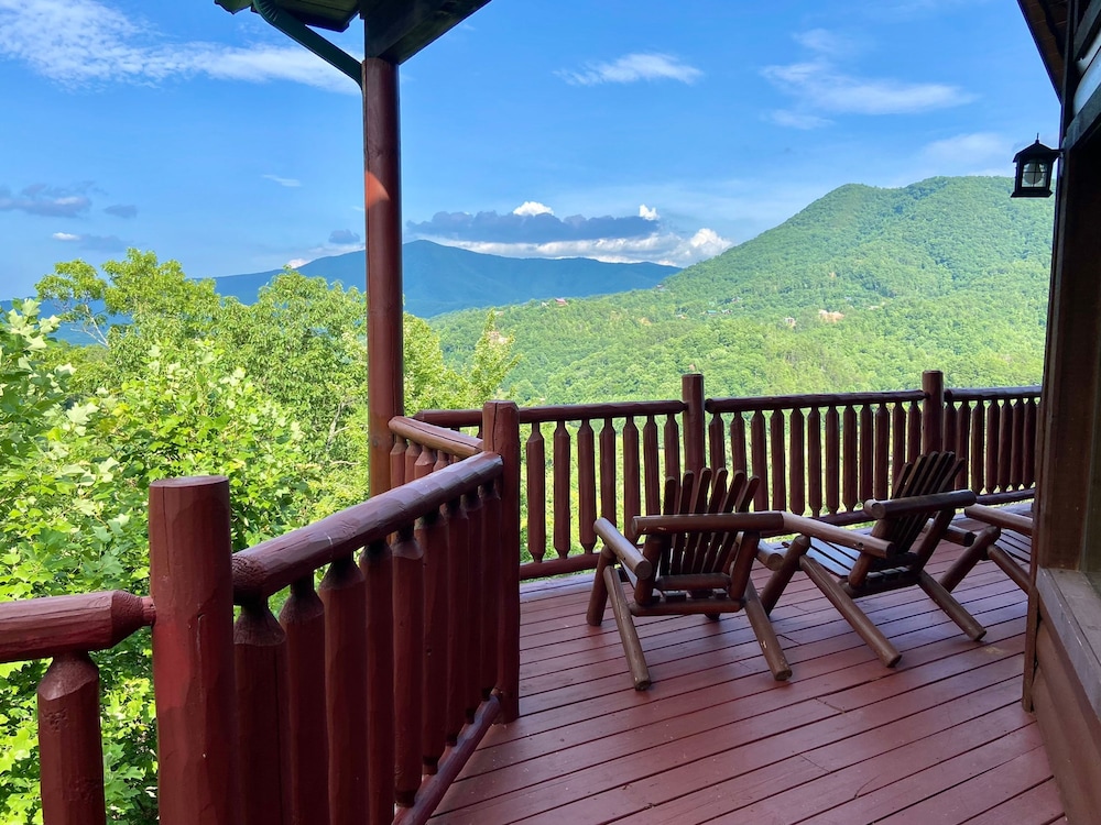 Luxury Private 15 Acre Secluded w Amazing Views view 3