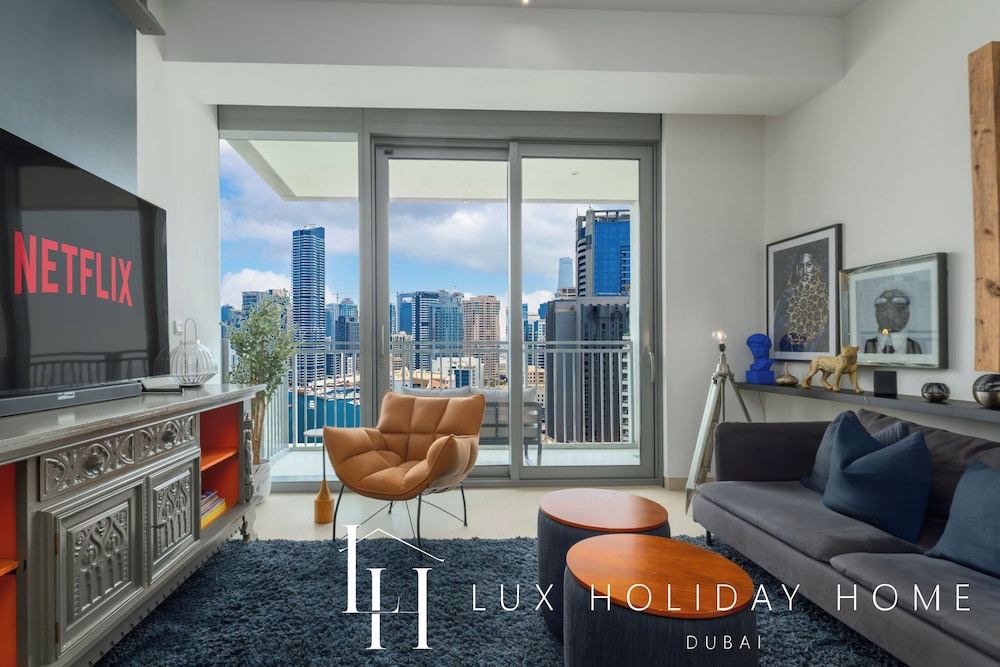 LUX 52 42 Deluxe Marina View Suite 3