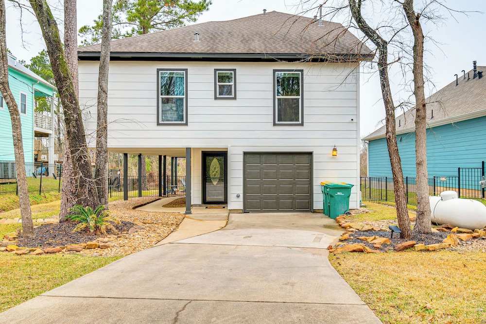 < 1 Mi to Boat Ramp: Waterfront Lake Conroe Home!