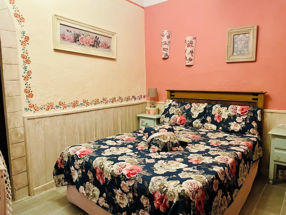 Pinoso/ubeda House With 6 Bedrooms