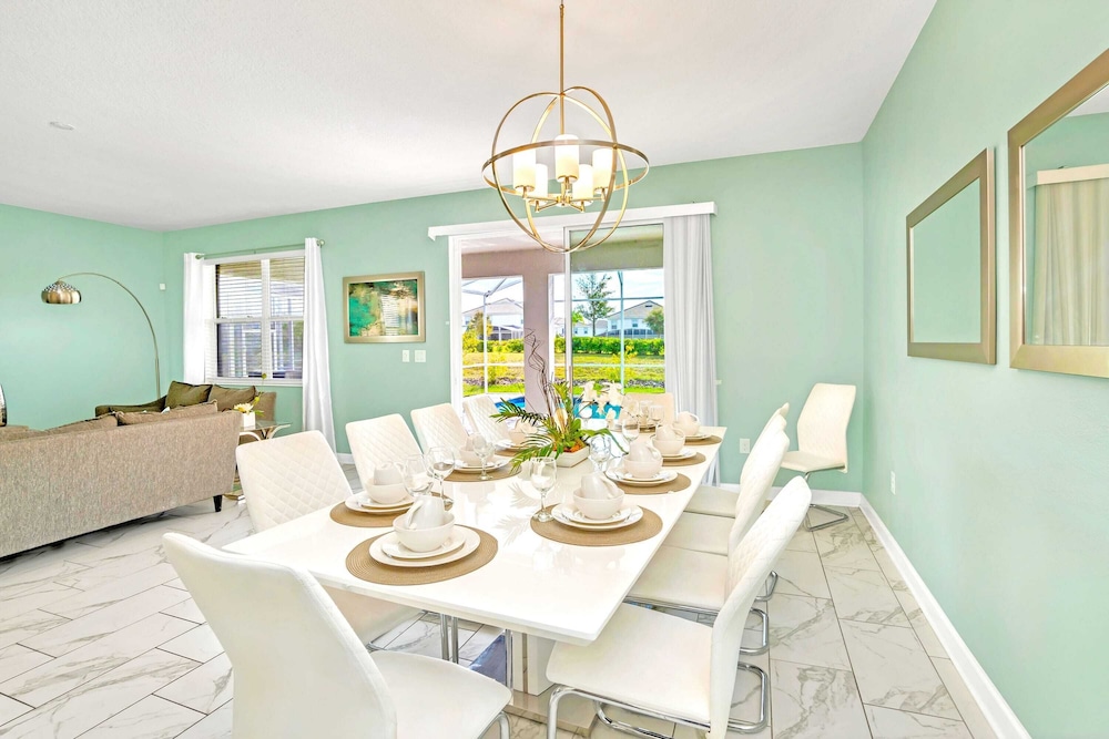 Upstay: Spacious Championsgate Home w Pool & Games