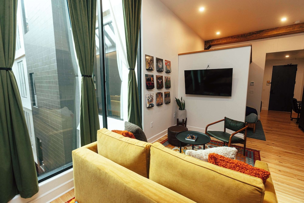 Loft 303 - The William - Atrium - Chic - Walkable