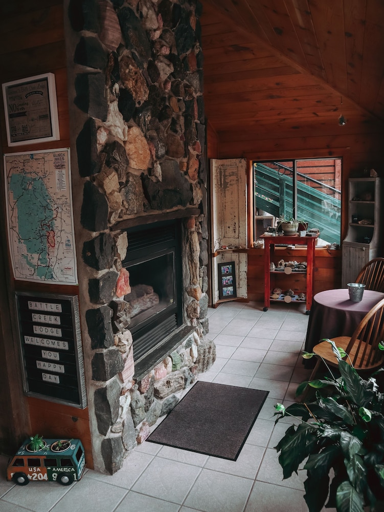 Battle Creek Lodge view 5