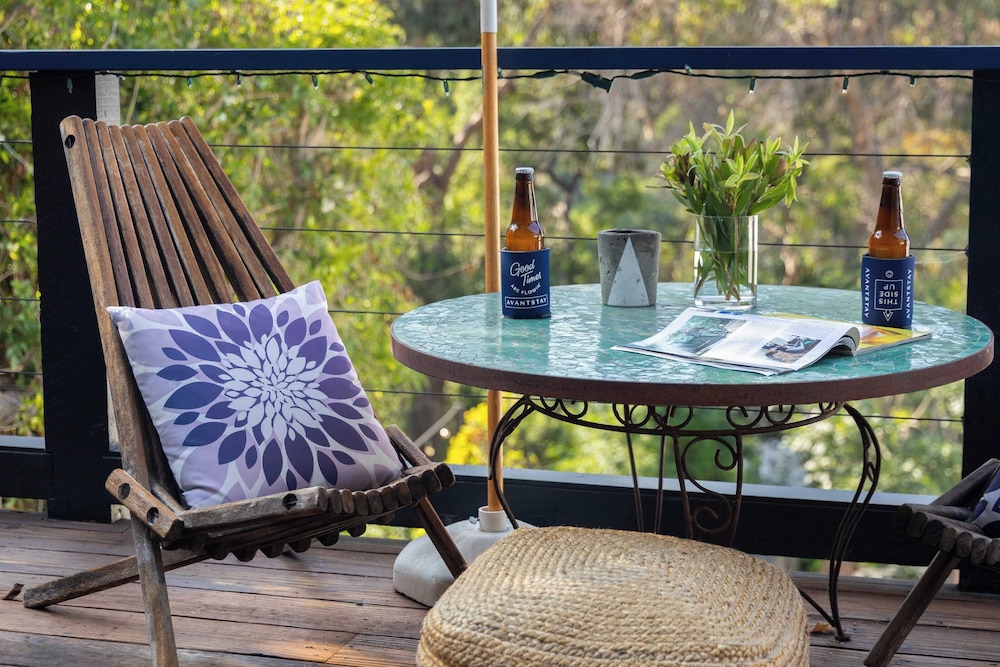 Chic LA Hideaway w/ Soaking Tub, Firepit Lounge & Tranquil Backyard