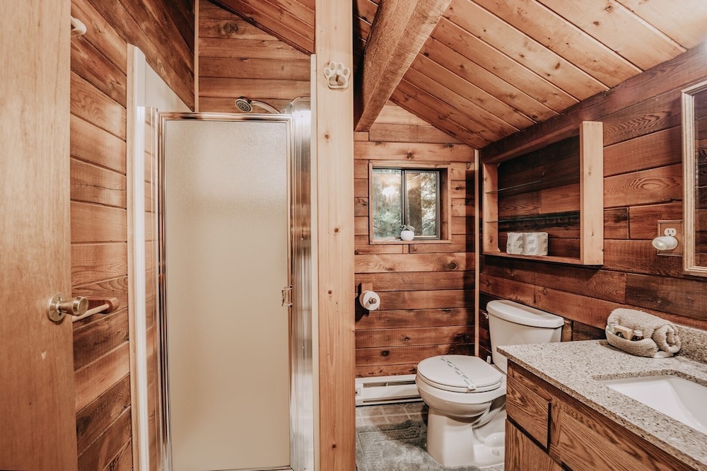 26sl - Hot Tub - Bbq - Game Room - Sleeps 8 3 Bedroom Home by RedAwning