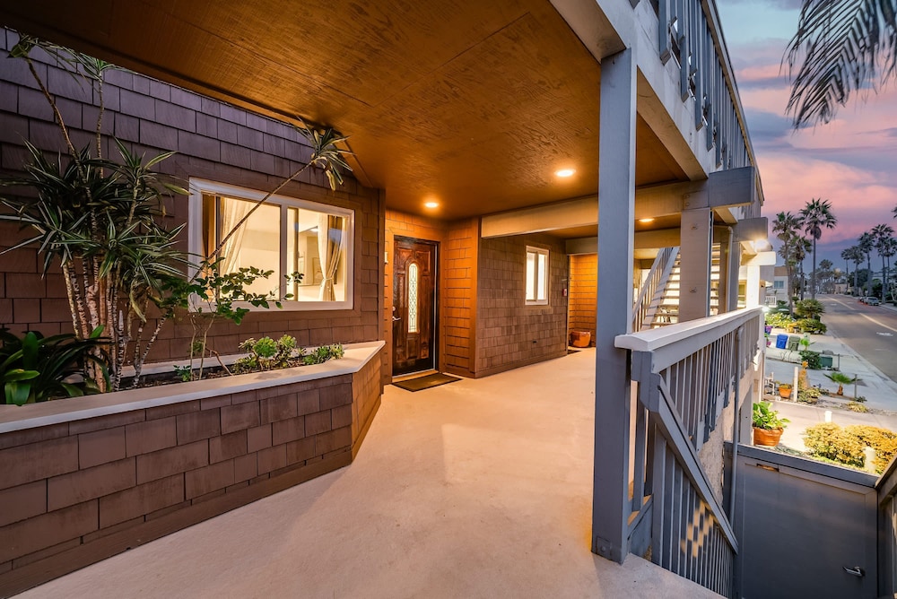 Luxury Oceanfront Condo With Private Beach Access
