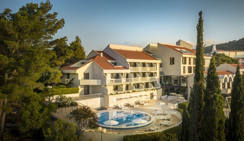 Hotel Aminess Younique Liburna Hotel - Image 1