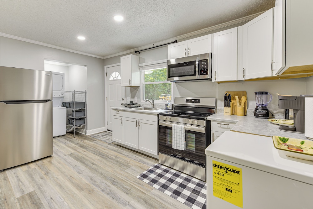 Private Deck & Yard: Home 3 Mi to Dtwn Sanford!