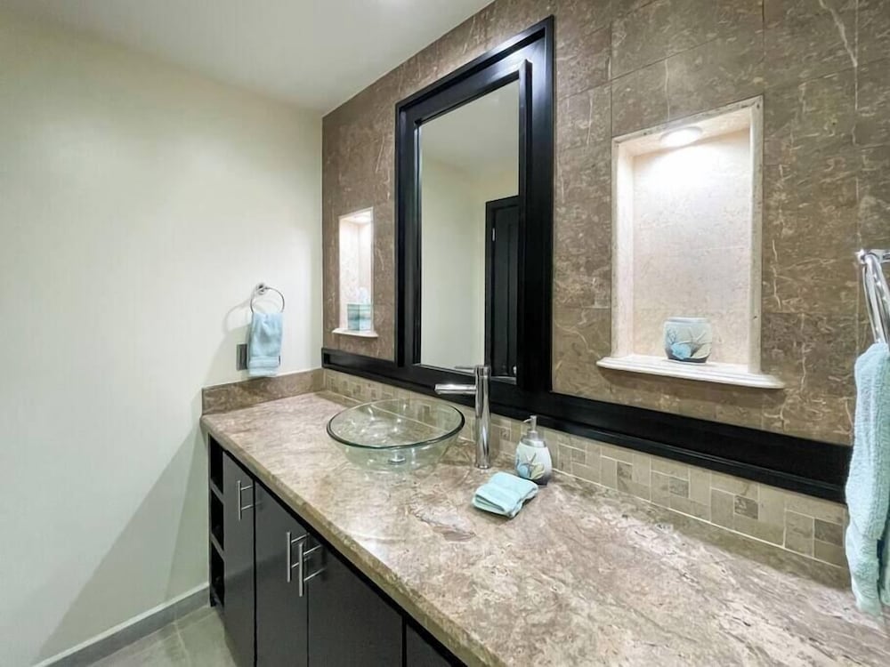 Upscale Ocean View Condo Close to it all Great