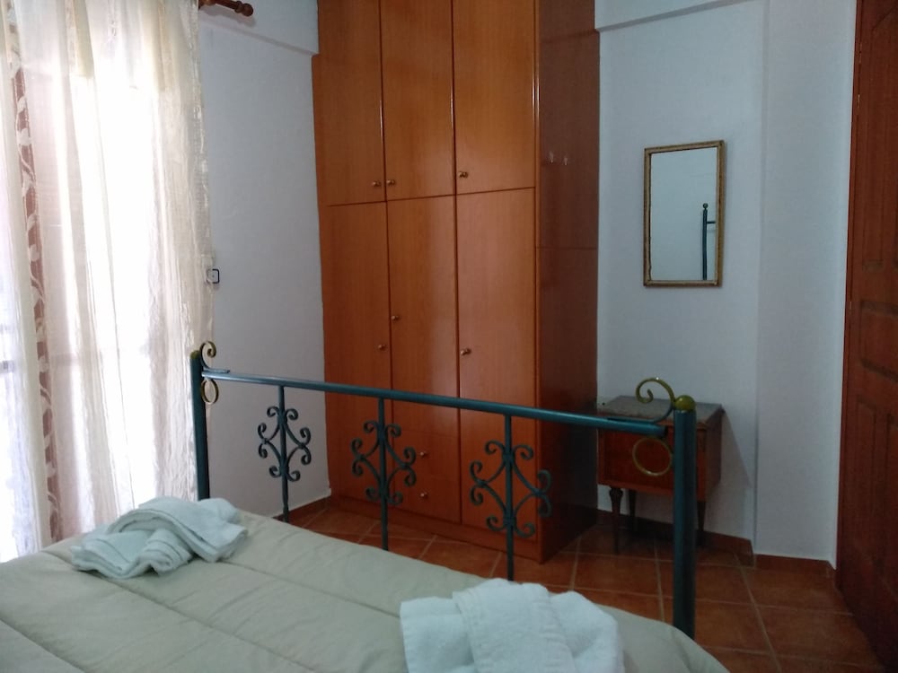 Akti Miaouli Holiday Home