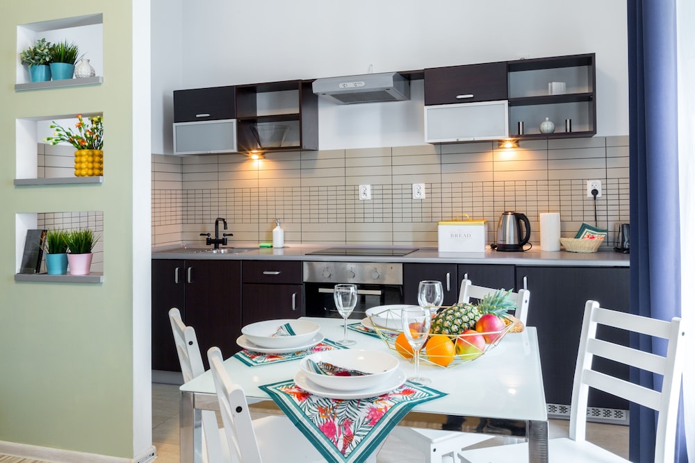 FriendHouse Apartments