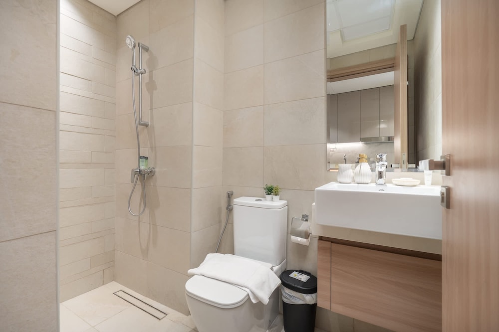 Homey Studio Apartment Perfect for 2 at Azizi Riviera 46