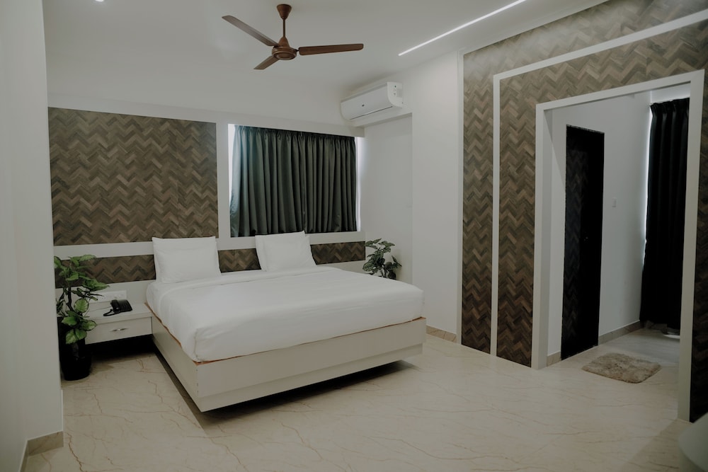 Shambhavi Hotel & Convention Centre