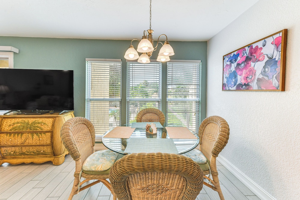 Explore Sarasota: Condo w/ Pool Access, Near Dtwn