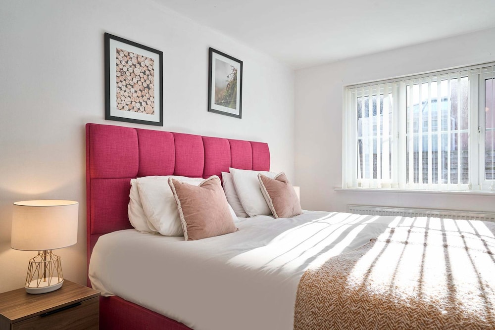 Host Stay Snowdrop Crescent II