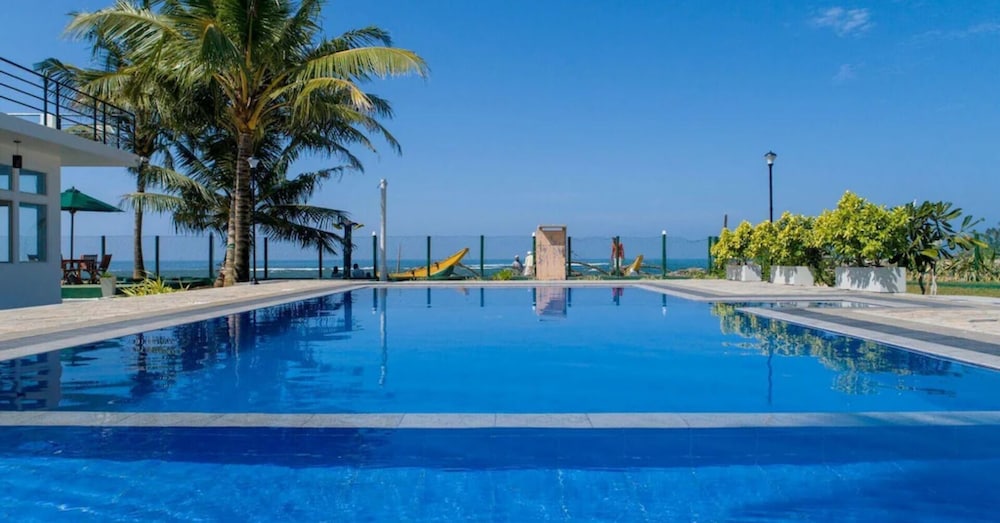 Manara Beach Resort