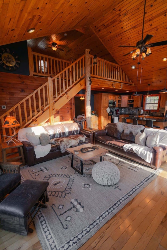 Cozy Cabin With Hot Tub - Near all in Hocking Hills