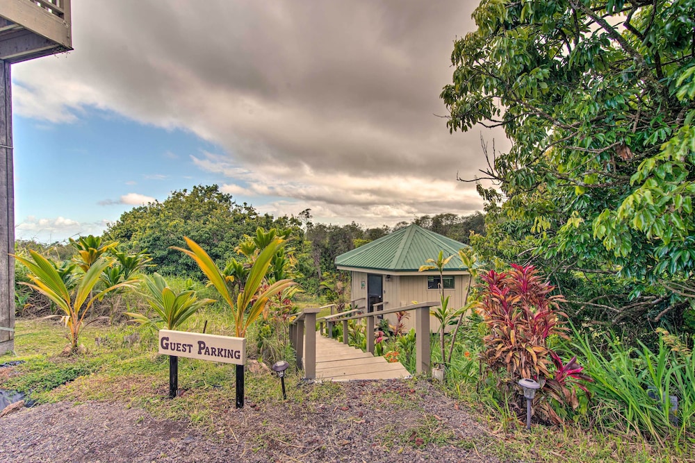Hilo Couples Retreat  6 Miles to Honoli'i Beach! - Property Image 3