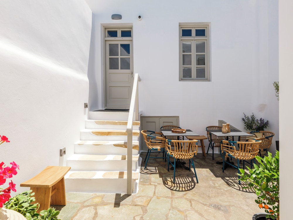 Mr & Mrs Mykonos The Residence