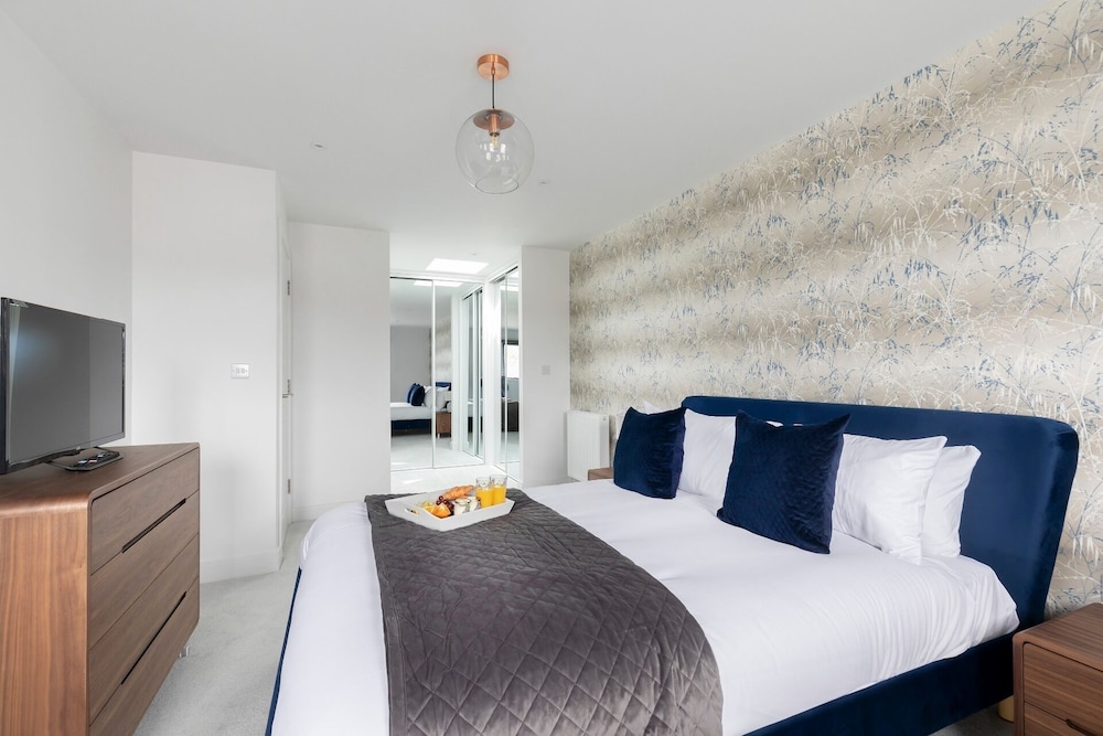Elliot Oliver - 2 The Old Surgery: Stunning 4 Bedroom Home With Parking In Cheltenham view 3