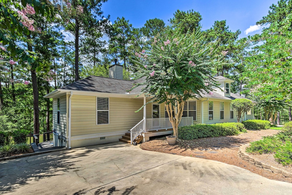 Lakefront Mccormick Gem: Deck & Golf Course Views view 3