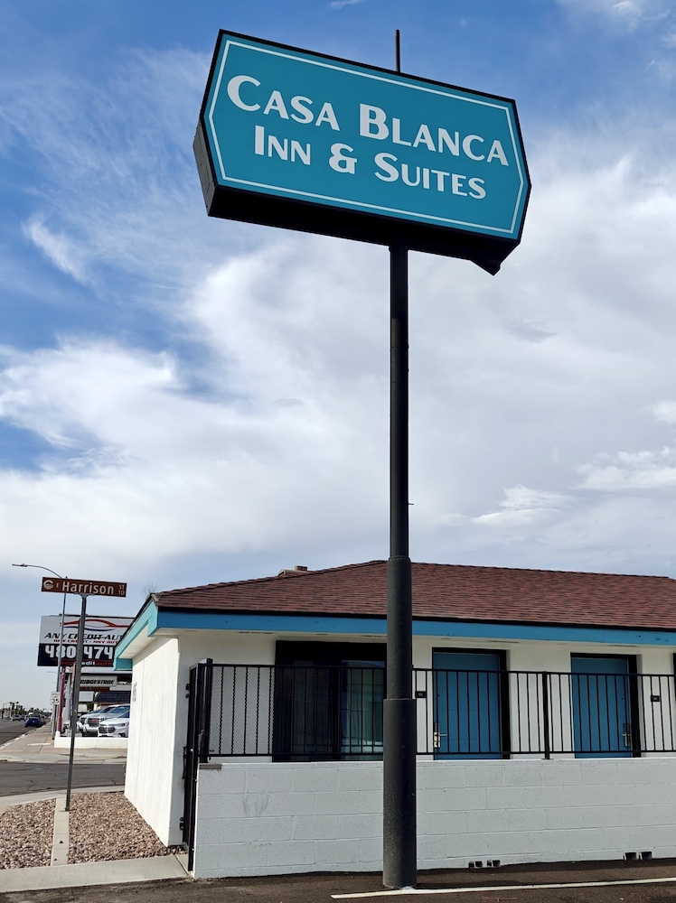 Casa Blanca Inn and Suites