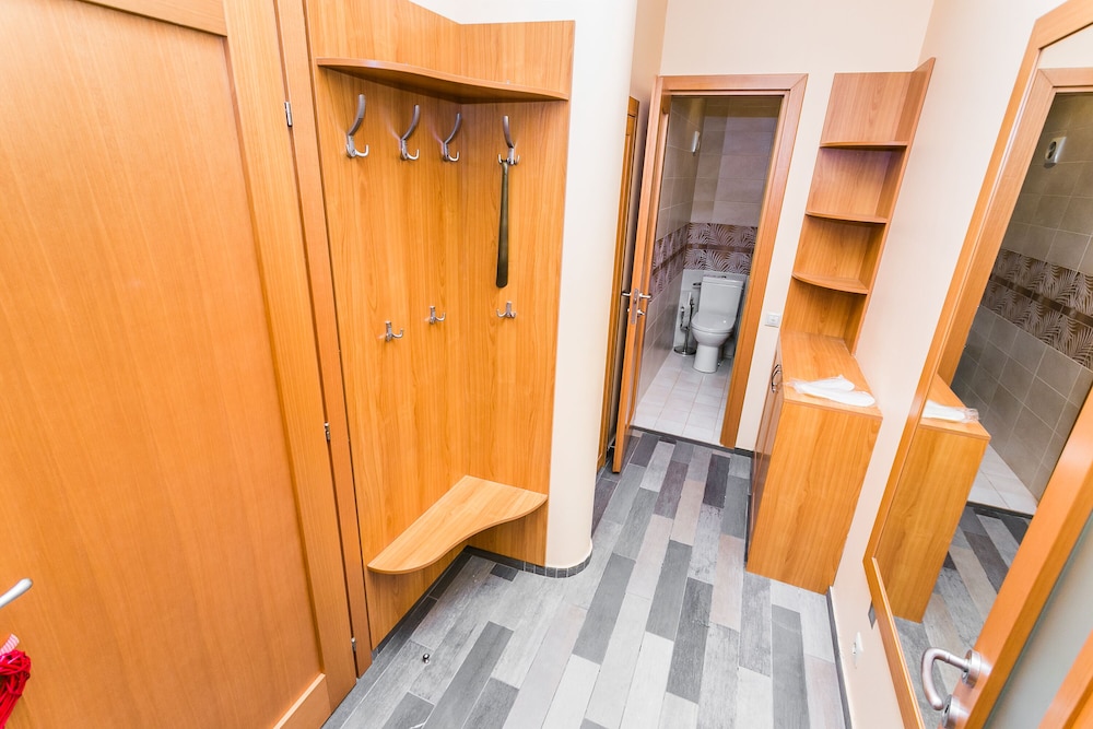 Apartment on B Gnezdnikovskiy 10