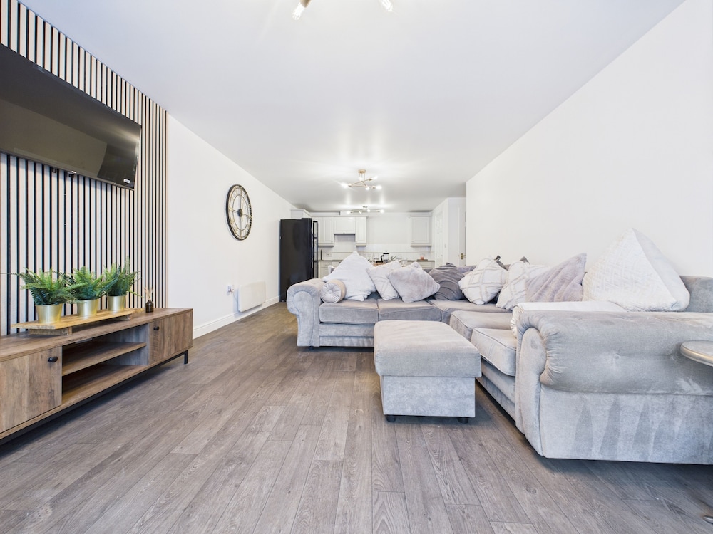 Modern Chaffordhundred Apartment Long Stay Sleeps2