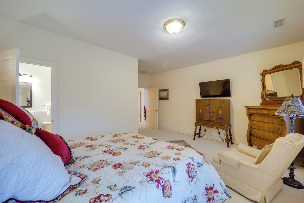 Immaculate Boone Villa w/ Entertainment Lounge! view 2