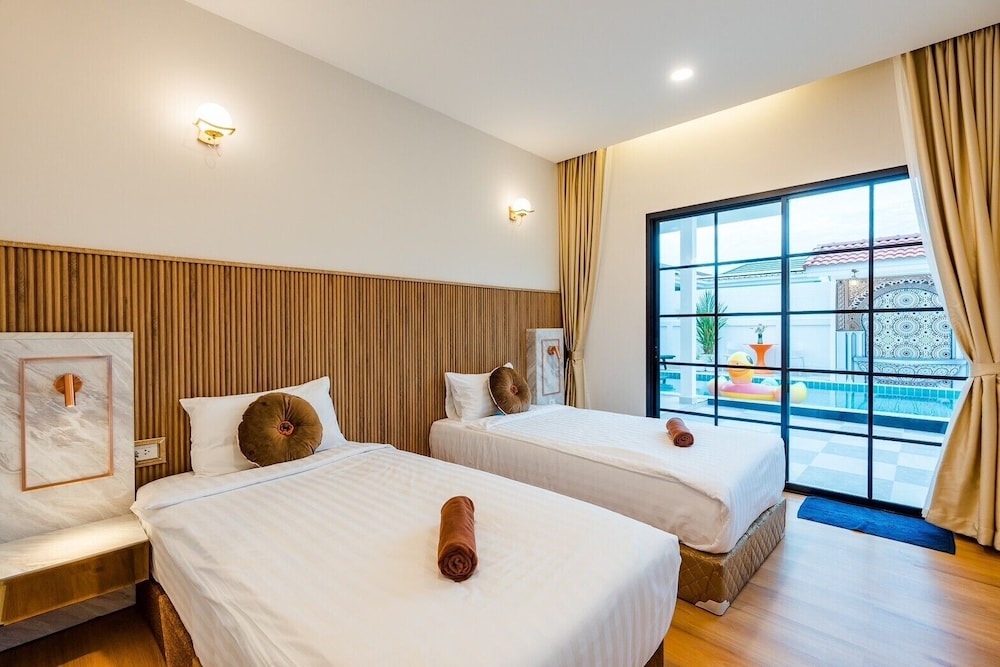 Full moon Bay hua hin Cha-am