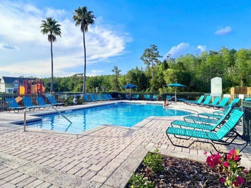 Charming Townhouse Near Disney