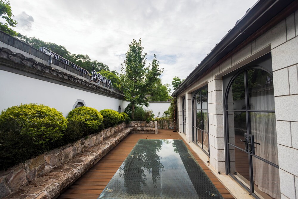Jingdezhen Homestay Outside the Window
