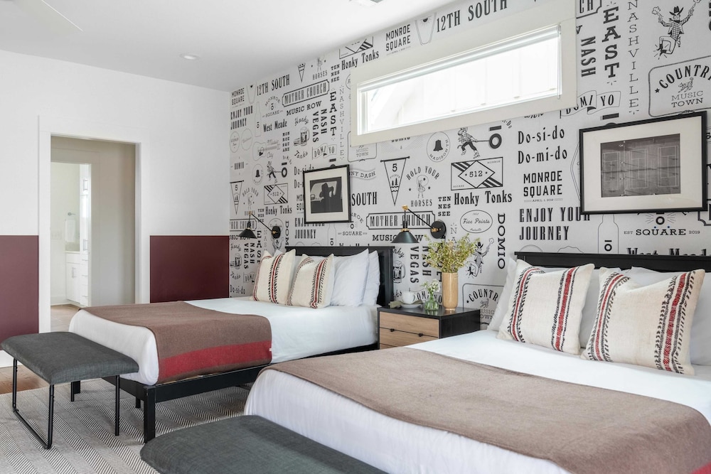 Sleeps 24 2 Homes, Minutes to Downtown+broadway Faith & Barbara by Avantstay