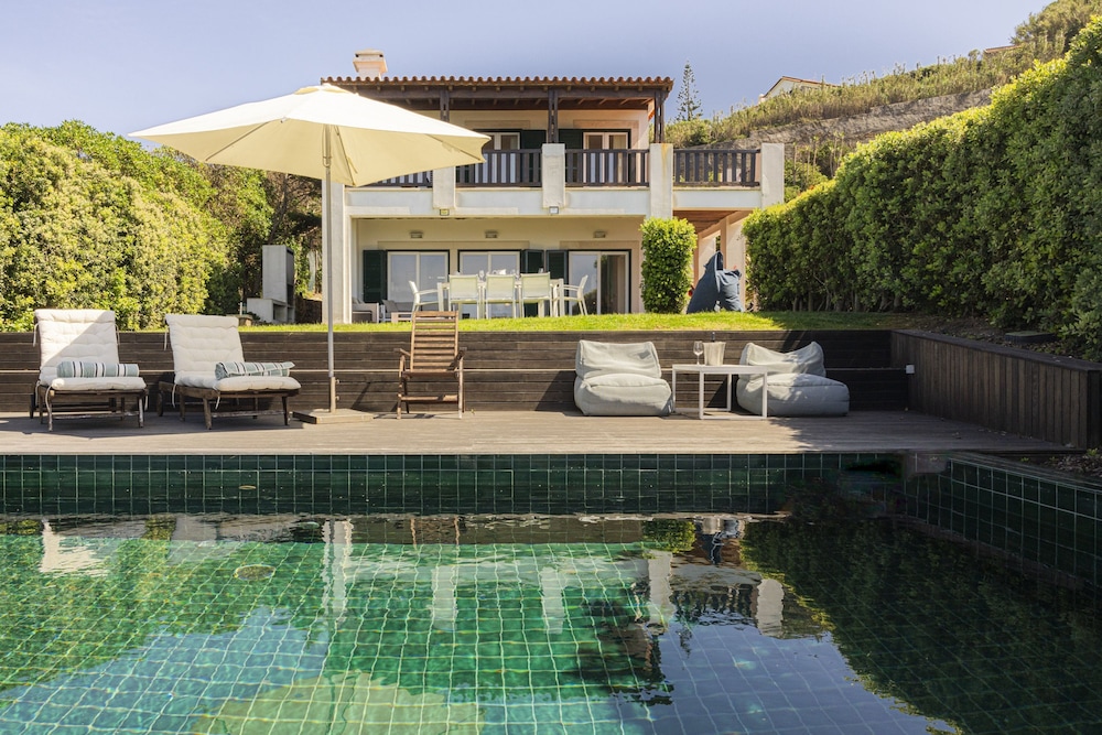 Coastal Charm Chalet by Cadenzalux