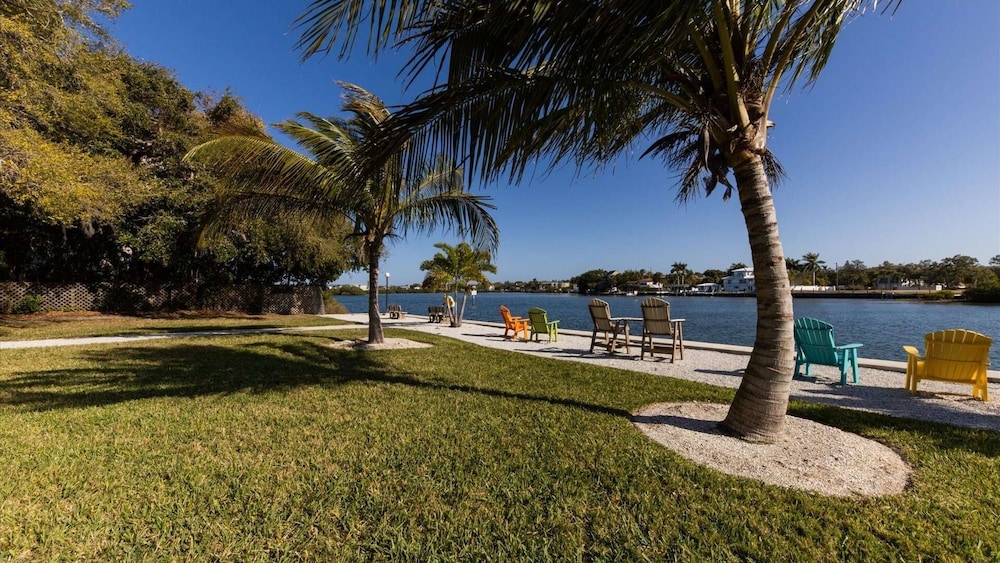 Anchorage Resort 5th Floor 2 bedroom condo with Beach Access 2 Condo