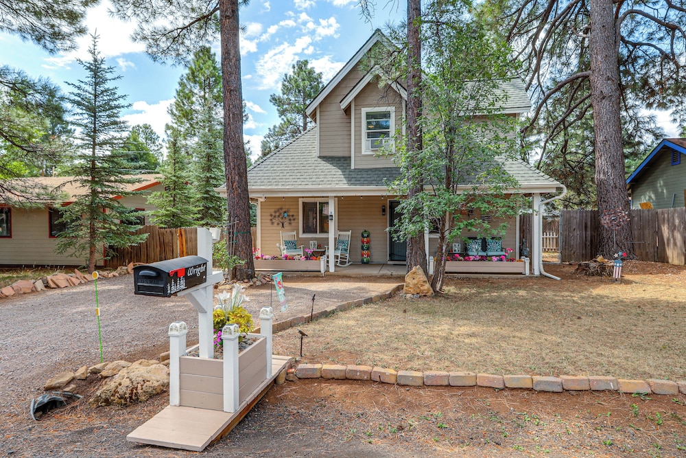 Half-mi to Trails: Pet-friendly Home in Flagstaff!