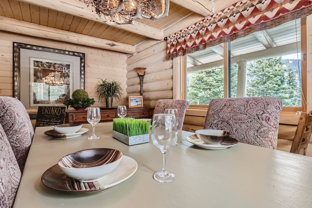 Mt Quandary Retreat 3 Bedroom Home by RedAwning view 5