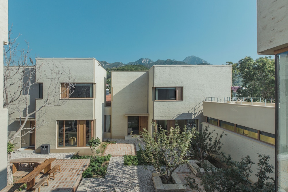 The Long Circle House