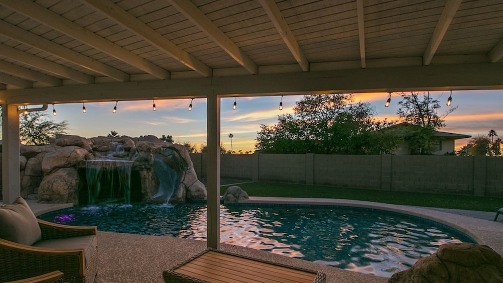 Relaxing 4 Bdrm Retreat in the Heart of Scottsdale