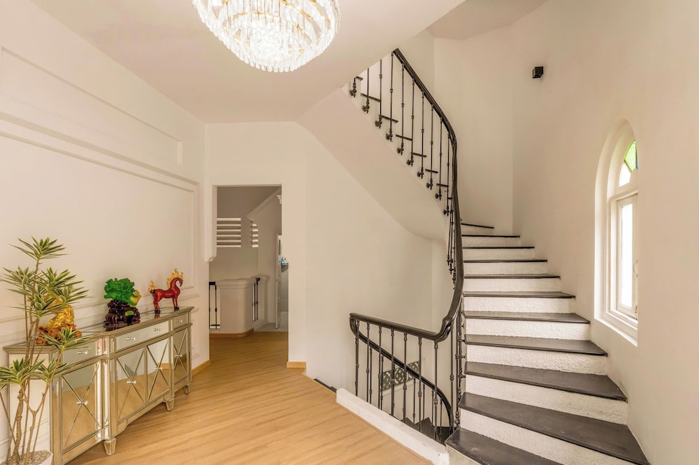 Lux white villa 9 Bedrooms