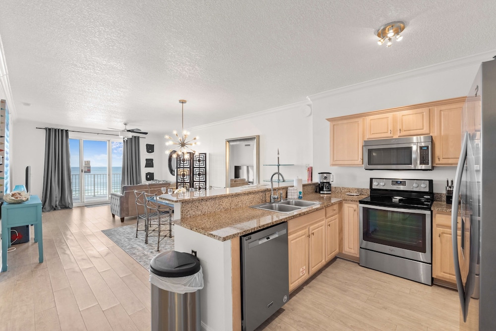 Twin Palms by Book That Condo