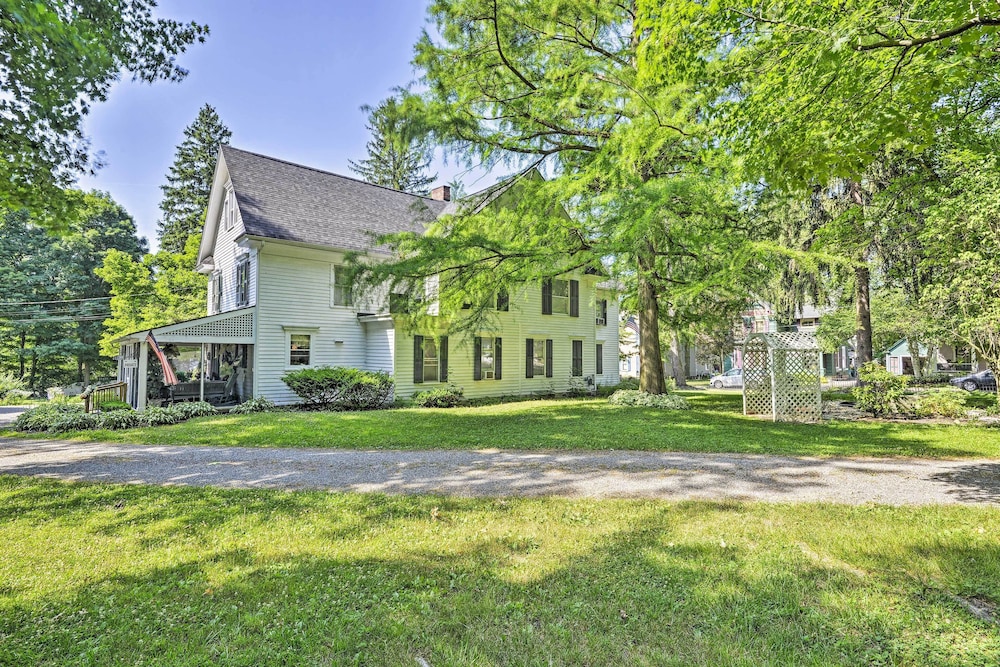 Historic Keuka Lake Estate in Hammondsport w/ Pool