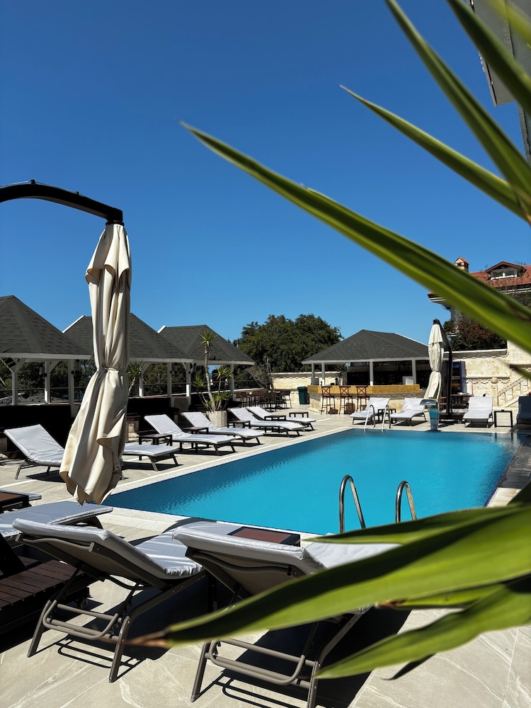 Royal Çeşme Otel - Image 25
