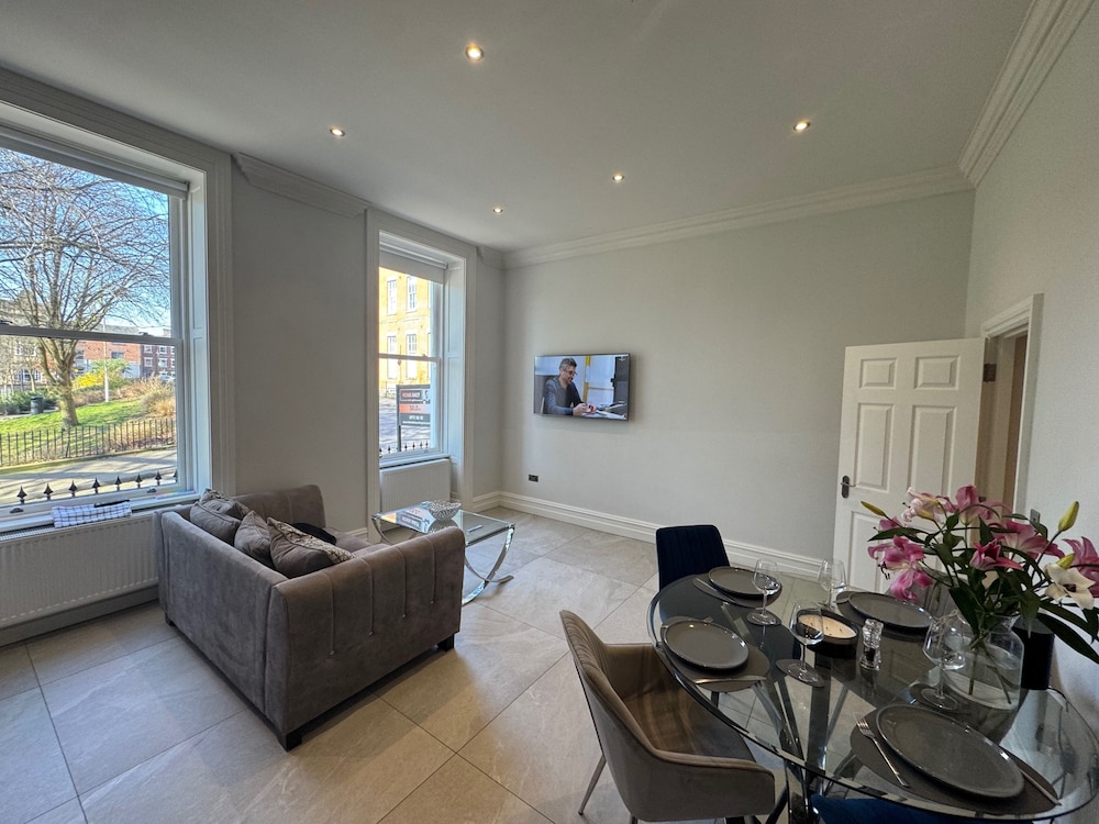 Full Apartment With Secure Parking Great Views